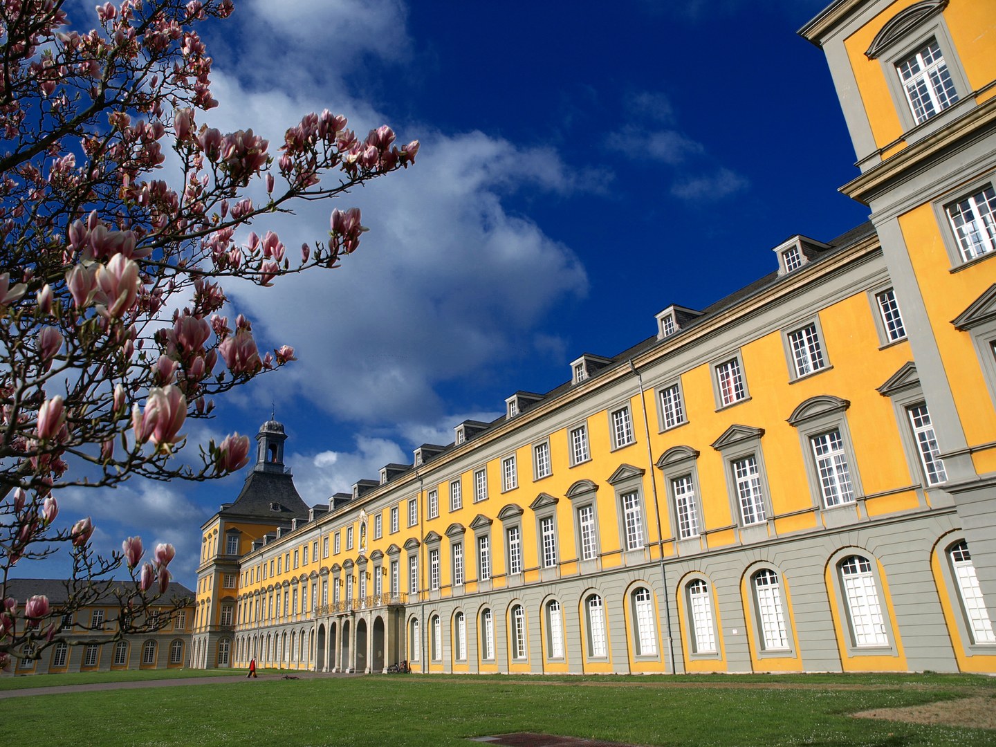 Hauptgebäude Hauptgebäude